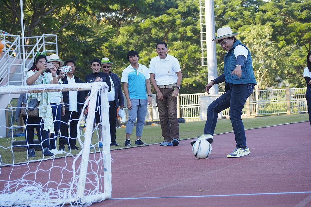 MFU News : MFU_Staff_sport_day_2017__23_.JPG