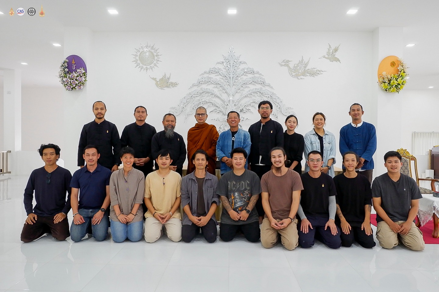 หลักสูตรพุทธศิลปกรรม มฟล. จัดกิจกรรมรายงานตัว-ปฐมนิเทศ ผู้เรียนพุทธศิลป์สร้างสรรค์ รุ่นที่ 5 พ.ศ.2568 อ.เฉลิมชัย-อ.นคร ให้ข้อคิด พร้อมเยี่ยมชมวัดร่องขุ่น-ไร่แม่ฟ้าหลวง