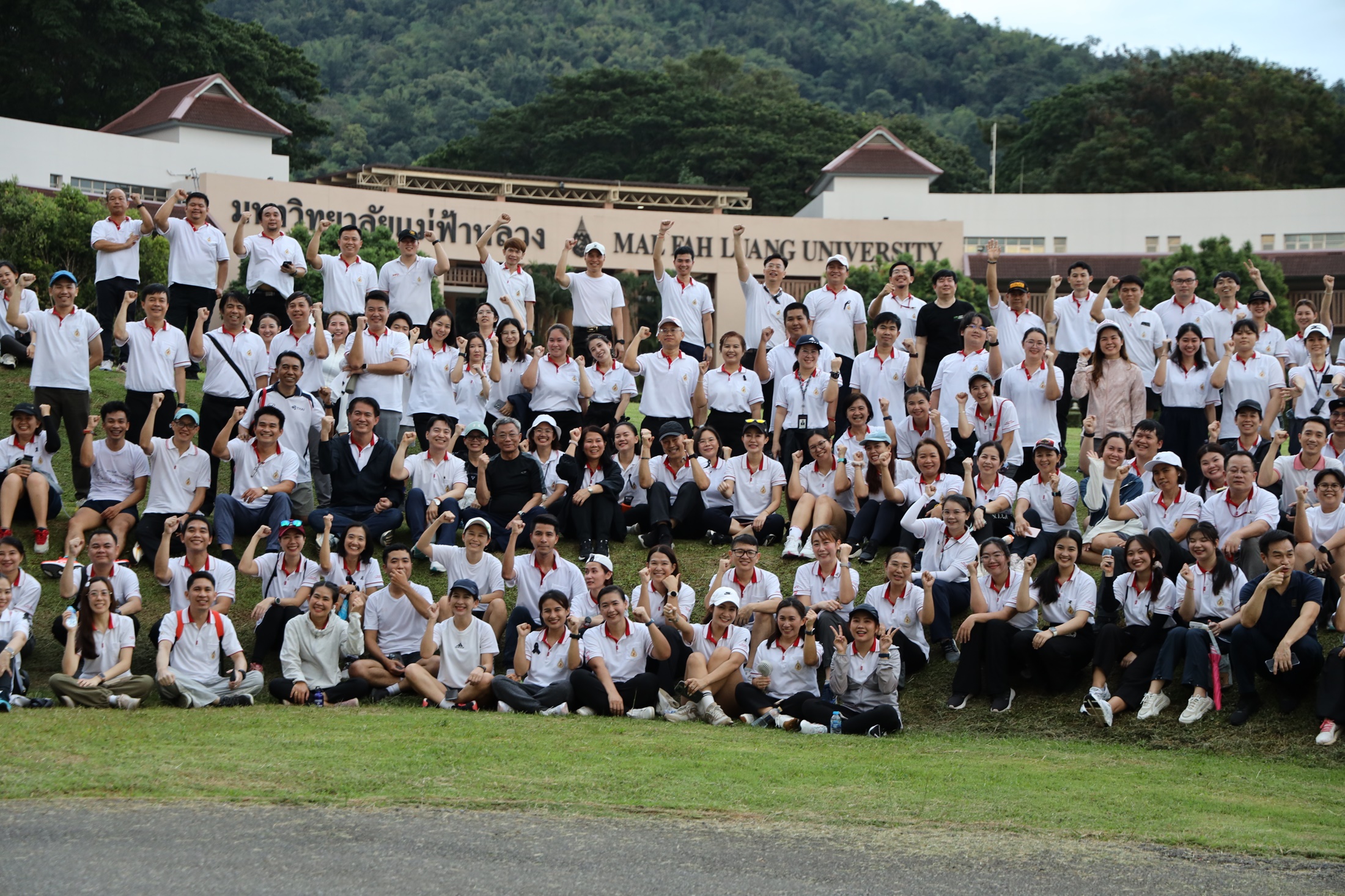 MFU News : Walk_n_Run_with_President__12_.JPG