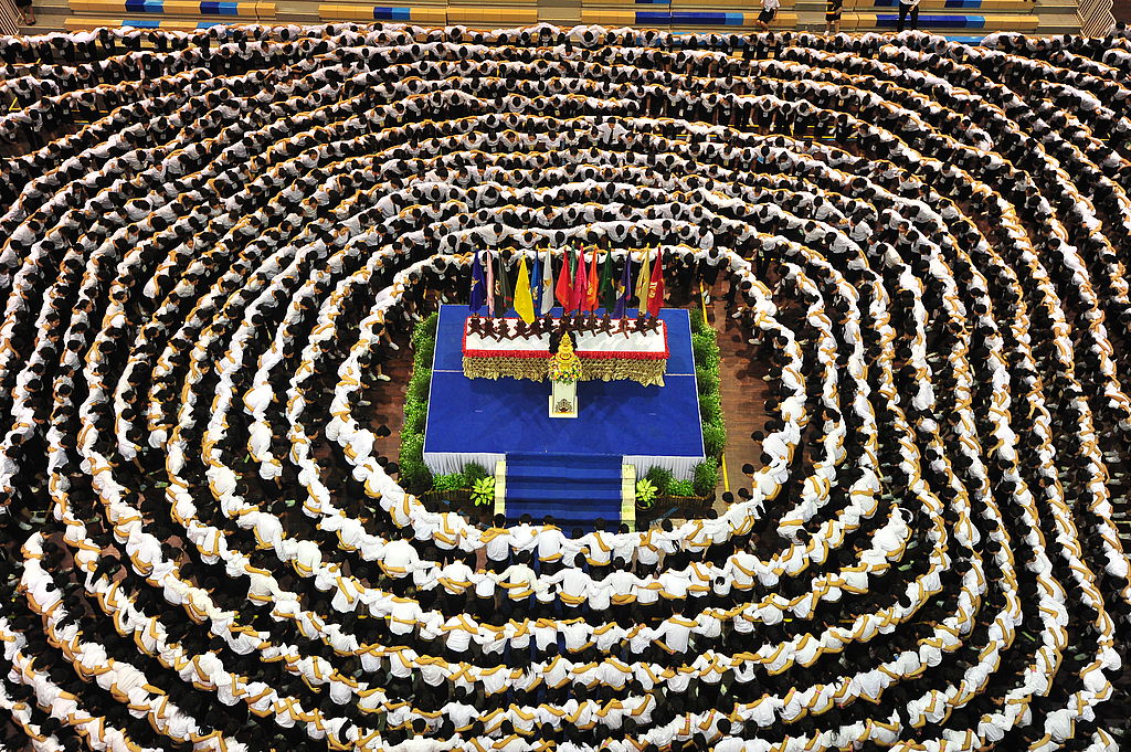 MFU News : MFU_cheer_for_flag__1_.JPG