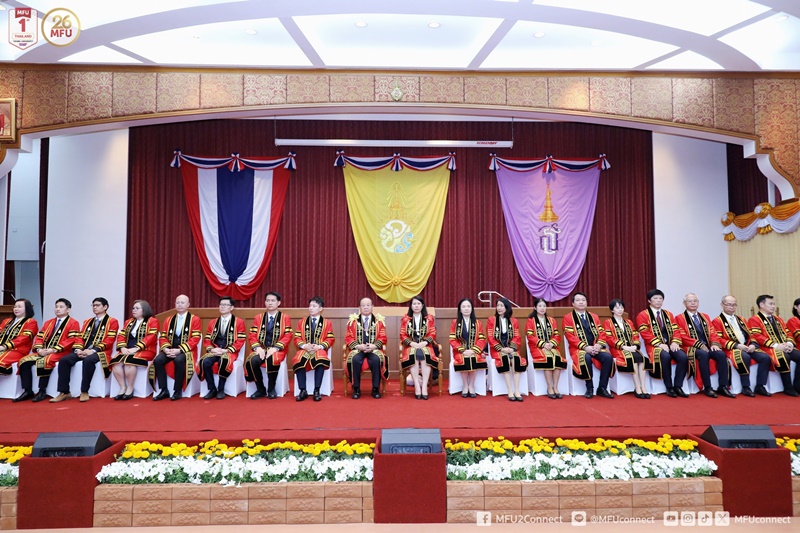มฟล. จัดพิธีมอบเหรียญรางวัลเกียรติยศฯ และปัจฉิมโอวาทแก่บัณฑิต ก่อนเข้ารับพระราชทานปริญญาบัตร