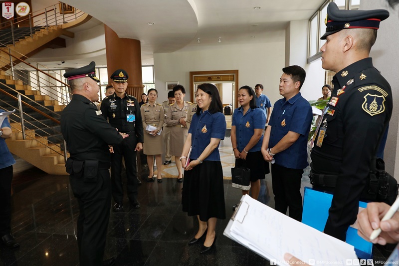 มฟล. ต้อนรับคณะส่วนล่วงหน้าราชองครักษ์ เตรียมรับเสด็จฯ สมเด็จพระกนิษฐาธิราชเจ้า กรมสมเด็จพระเทพรัตนราชสุดาฯ สยามบรมราชกุมารี เสด็จแทนพระองค์พระราชทานปริญญาบัตร ปีการศึกษา 2567 .